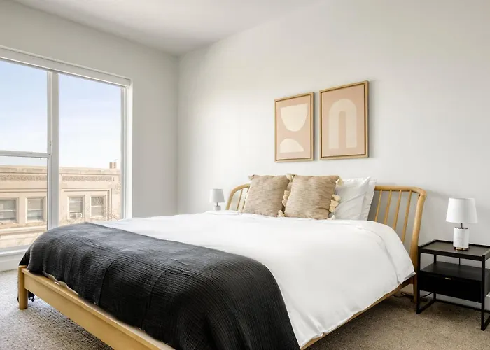 1br W Lounge Pool Gym Nr Metra Chi-860
