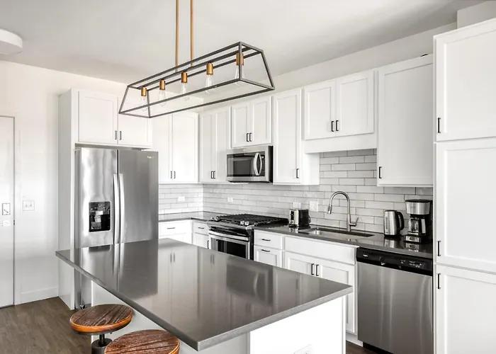 1br W Lounge Pool Gym Nr Metra Chi-860