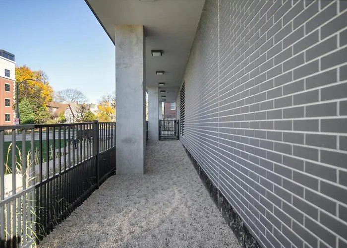 1br W Lounge Pool Gym Nr Metra Chi-860 Apartment