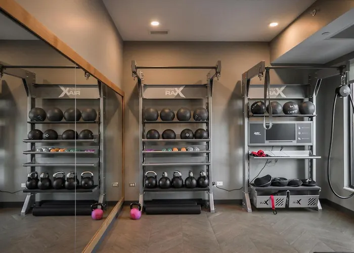 Apartment 1br W Lounge Pool Gym Nr Metra Chi-860