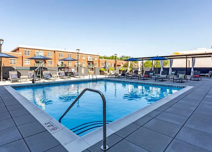 1br W Lounge Pool Gym Nr Metra Chi-860 Elmhurst