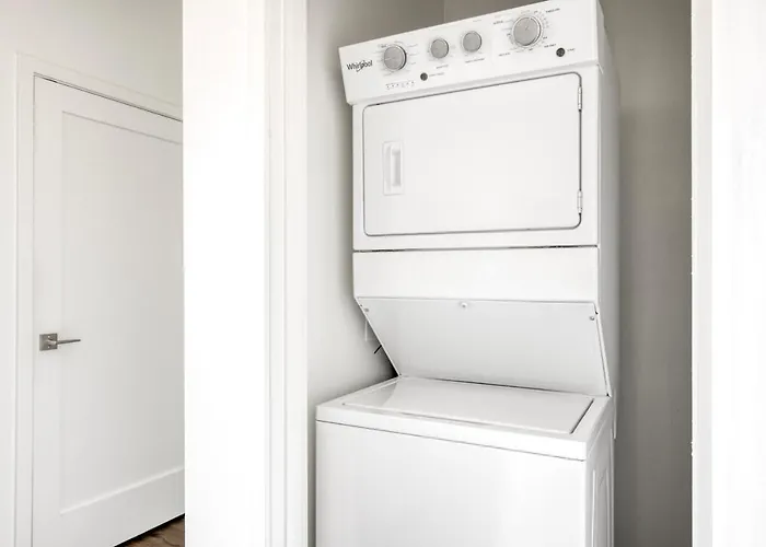 1br W Lounge Pool Gym Nr Metra Chi-860 Apartment